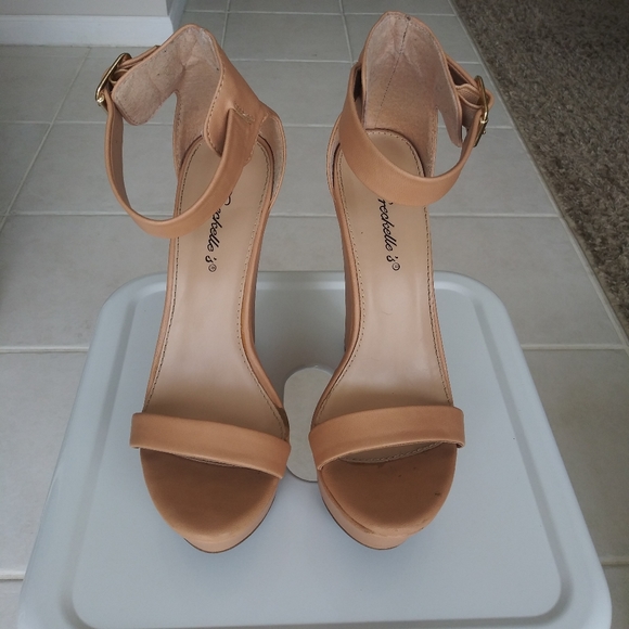 Breckelles Platform Wedges 7 Beige Pump Heels - Picture 2 of 9